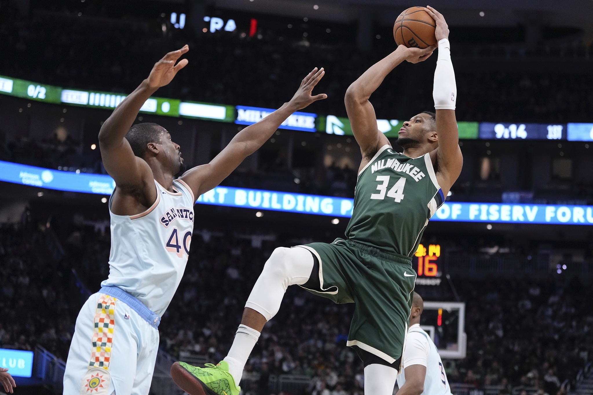 雄鹿队外线得分寥寥,惨负骑士队 雄鹿队外线得分寥寥,惨负骑士队