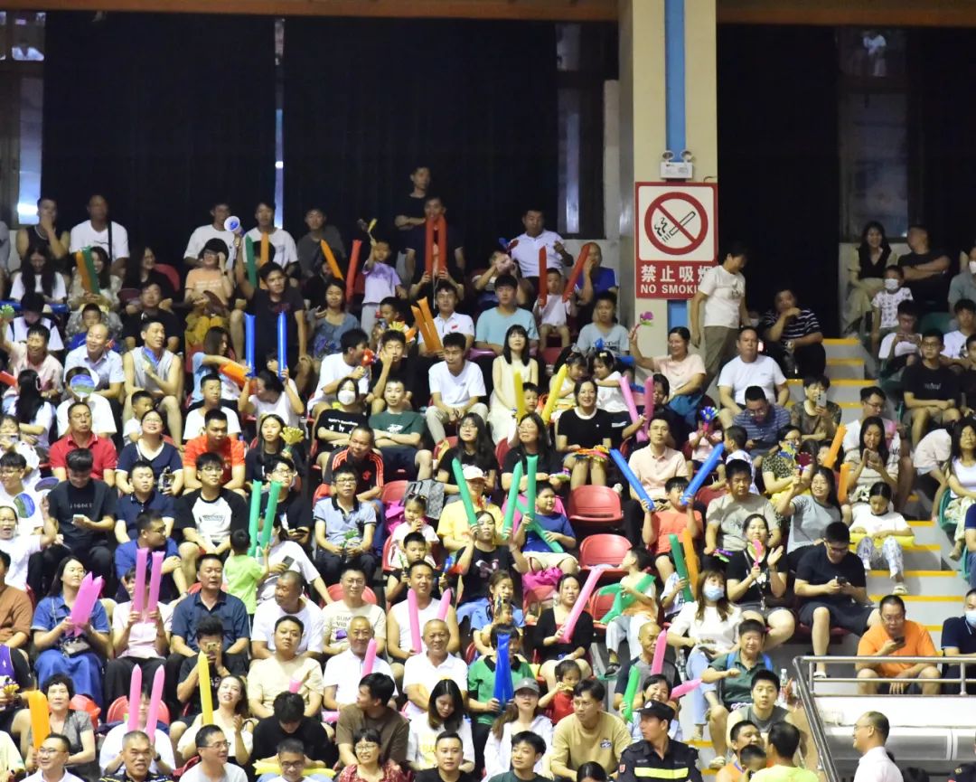 关于碰撞火花四溅,双方实力对比角逐激烈的信息 关于碰撞火花四溅,双方实力对比角逐激烈的信息