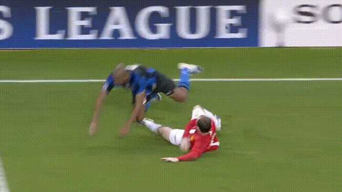 曼联后卫神勇救险，助球队成功保级，学生这么.的简单介绍